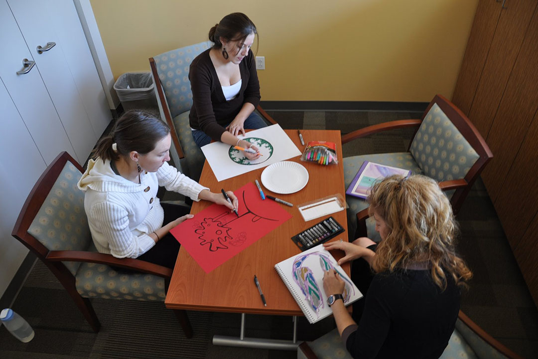 3 art therapy students working at the clinic